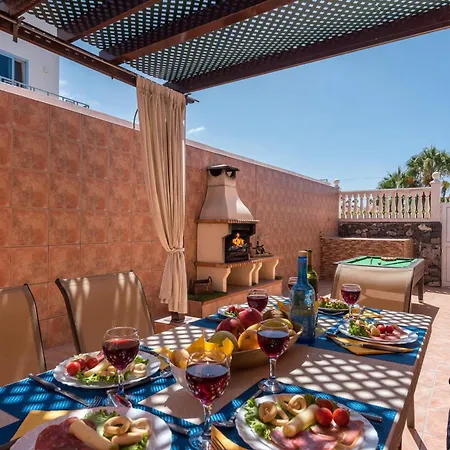 Naranja With Private Heated Pool, Sea Views, Air Conditioning, Terrace, Itv And Bbc Channels, Wifi 别墅