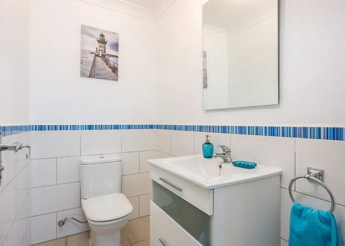 Naranja With Private Heated Pool, Sea Views, Air Conditioning, Terrace, Itv And Bbc Channels, Wifi