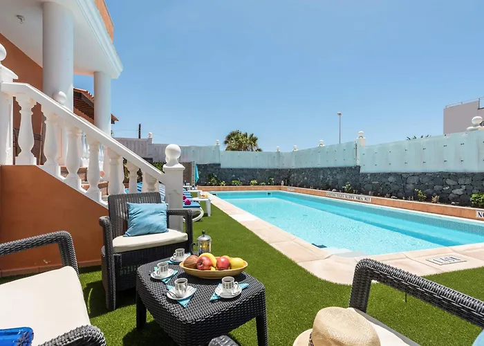 Naranja With Private Heated Pool, Sea Views, Air Conditioning, Terrace, Itv And Bbc Channels, Wifi