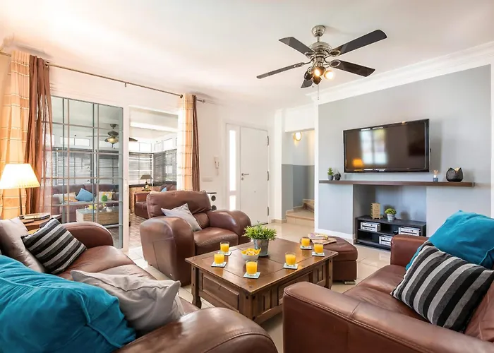 Willa Naranja With Private Heated Pool, Sea Views, Air Conditioning, Terrace, Itv And Bbc Channels, Wifi