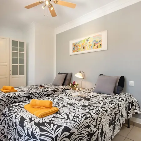 Naranja With Private Heated Pool, Sea Views, Air Conditioning, Terrace, Itv And Bbc Channels, Wifi Villa *