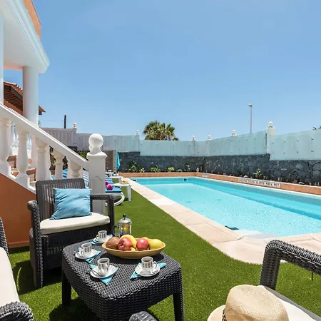 Naranja With Private Heated Pool, Sea Views, Air Conditioning, Terrace, Itv And Bbc Channels, Wifi