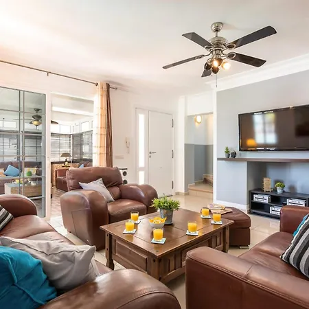 Villa Naranja With Private Heated Pool, Sea Views, Air Conditioning, Terrace, Itv And Bbc Channels, Wifi