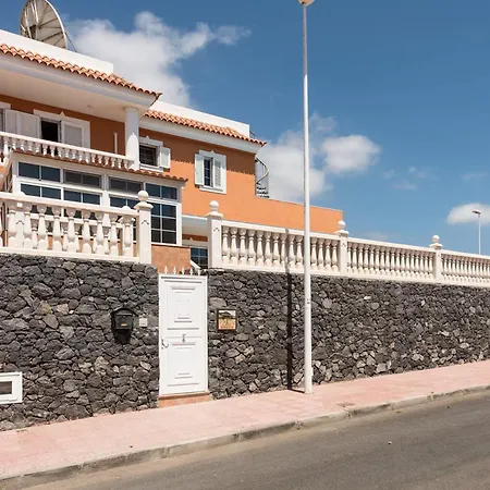 Naranja With Private Heated Pool, Sea Views, Air Conditioning, Terrace, Itv And Bbc Channels, Wifi