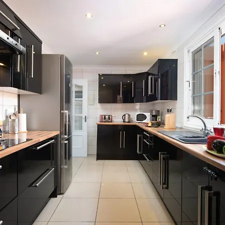 Naranja With Private Heated Pool, Sea Views, Air Conditioning, Terrace, Itv And Bbc Channels, Wifi