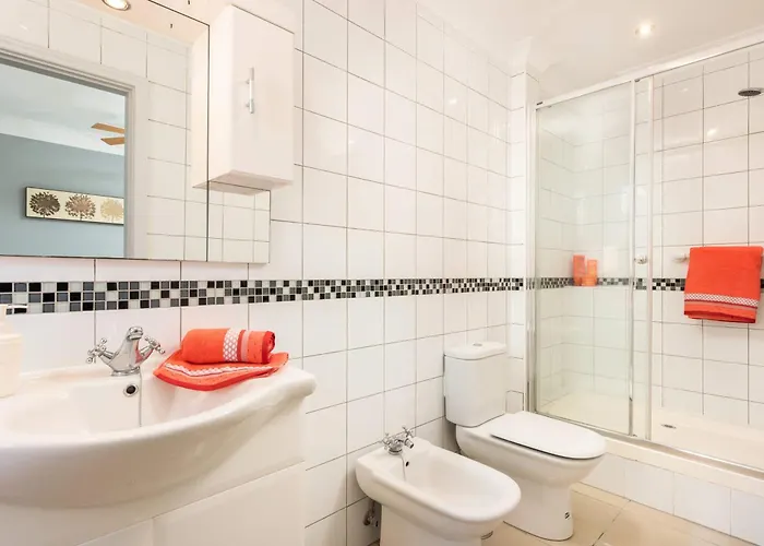 Naranja With Private Heated Pool, Sea Views, Air Conditioning, Terrace, Itv And Bbc Channels, Wifi Villa *