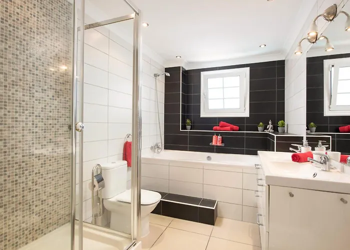 Naranja With Private Heated Pool, Sea Views, Air Conditioning, Terrace, Itv And Bbc Channels, Wifi Villa *