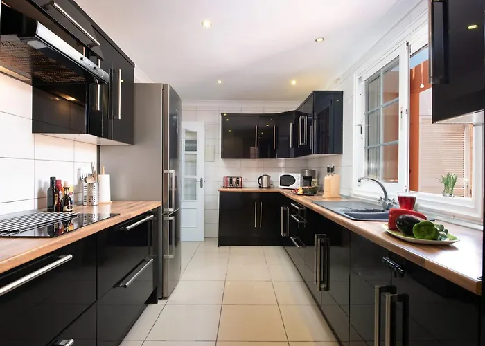 Naranja With Private Heated Pool, Sea Views, Air Conditioning, Terrace, Itv And Bbc Channels, Wifi