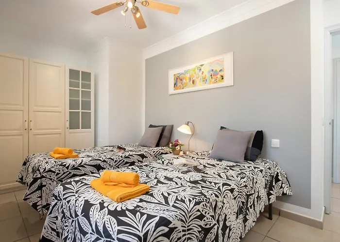 Naranja With Private Heated Pool, Sea Views, Air Conditioning, Terrace, Itv And Bbc Channels, Wifi Villa *