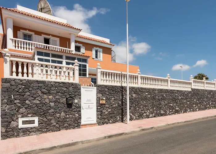 Naranja With Private Heated Pool, Sea Views, Air Conditioning, Terrace, Itv And Bbc Channels, Wifi